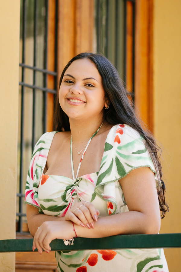 Sorriso contagiante: A felicidade estampada no rosto. O resultado de um ensaio leve e divertido no Parque Vicentina Aranha.