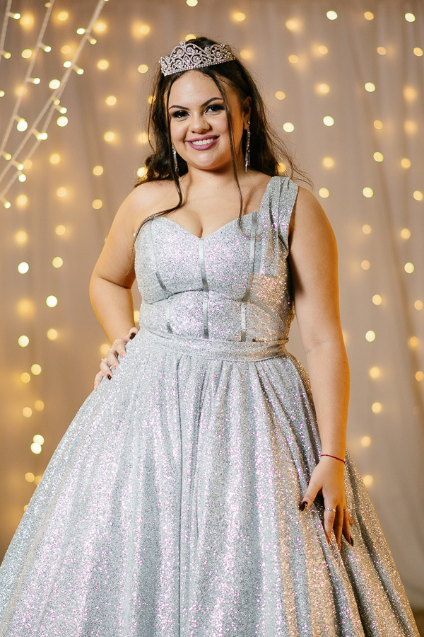 Inspiração para book externo: Confira este ensaio de debutante incrível realizado ao ar livre (Link Rodapé 1).