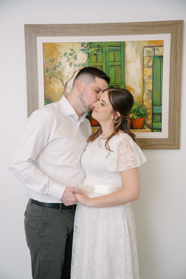 O amor que floresce em dobro. Um registro que celebra tanto a união do casal quanto a família que está crescendo. A essência de um casamento e ensaio gestante.