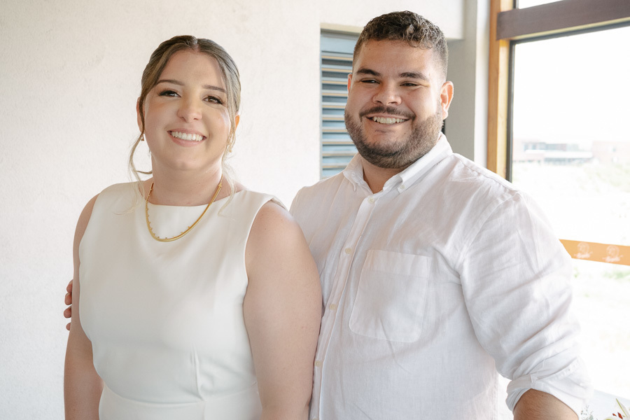 Retrato com os pais: A base da família presente na união civil. Foto tradicional e indispensável no álbum de casamento.