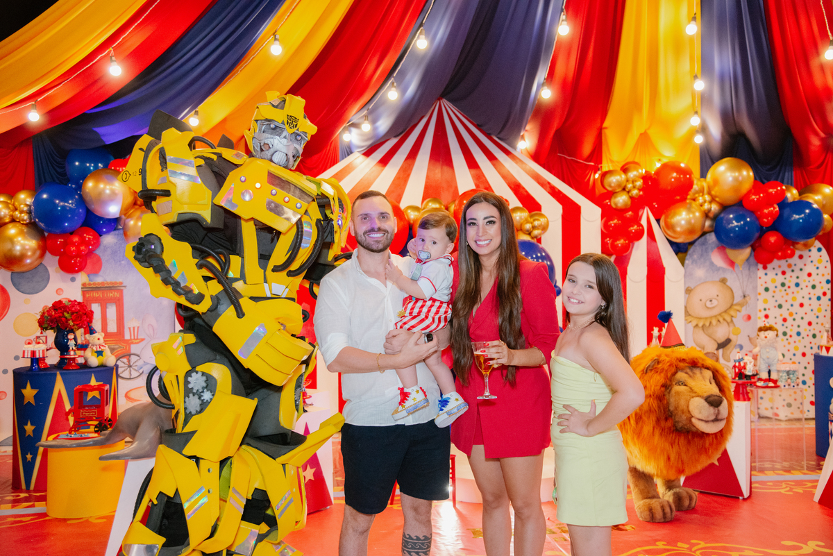 A alegria contagiante dos artistas! A fotografia de festa com tema Circo fica ainda mais rica com o registro das performances que animaram os convidados do início ao fim.