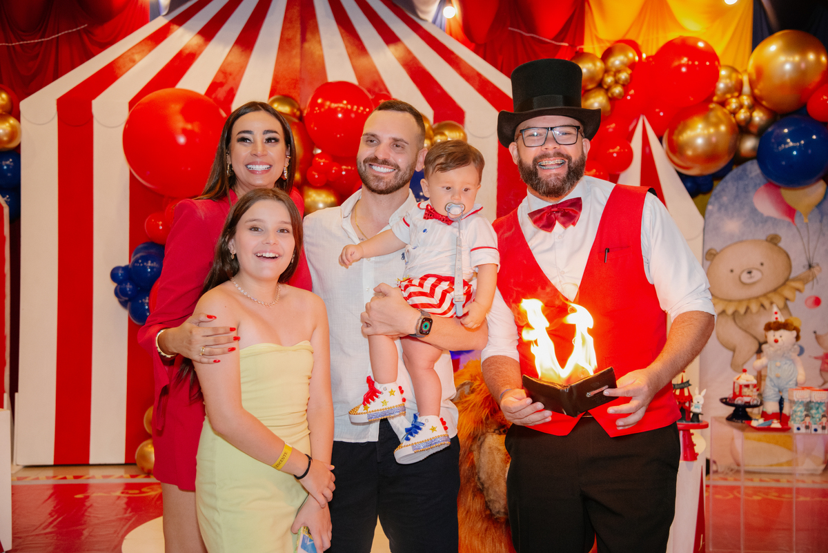 E a festa continuou noite adentro! O registro noturno dos brinquedos mostra que a diversão na Chácara Mariah não teve hora para acabar. Uma cobertura completa, do início ao fim.