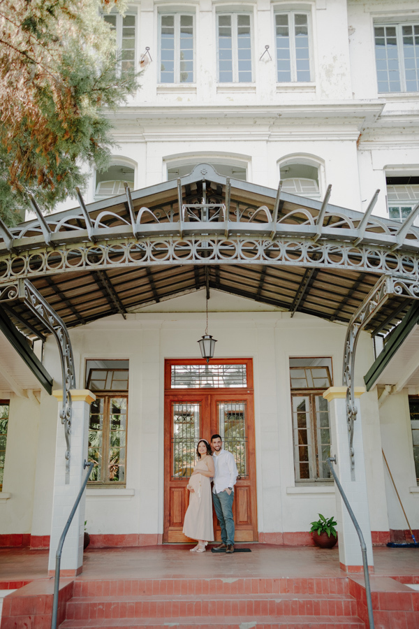 Um cenário icônico para uma história especial. Realizar a fotografia de gestante no Parque Vicentina Aranha nos permite unir a beleza do local com a emoção do momento, criando memórias atemporais.