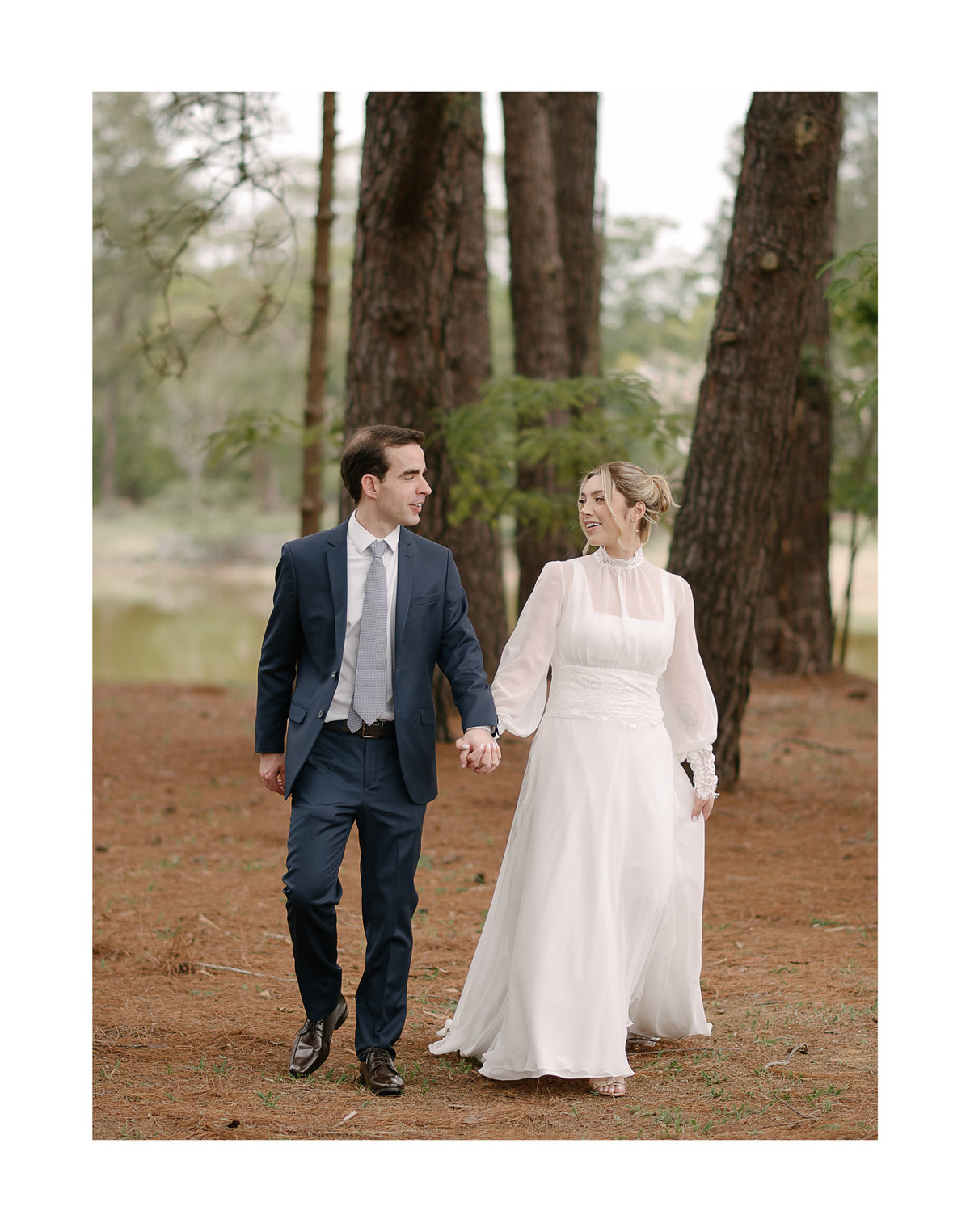 O Futuro Juntos em São José dos Campos. Caminhar lado a lado: o início de uma nova jornada. Fotógrafo de casamento em SJC para um álbum que conte a sua história.