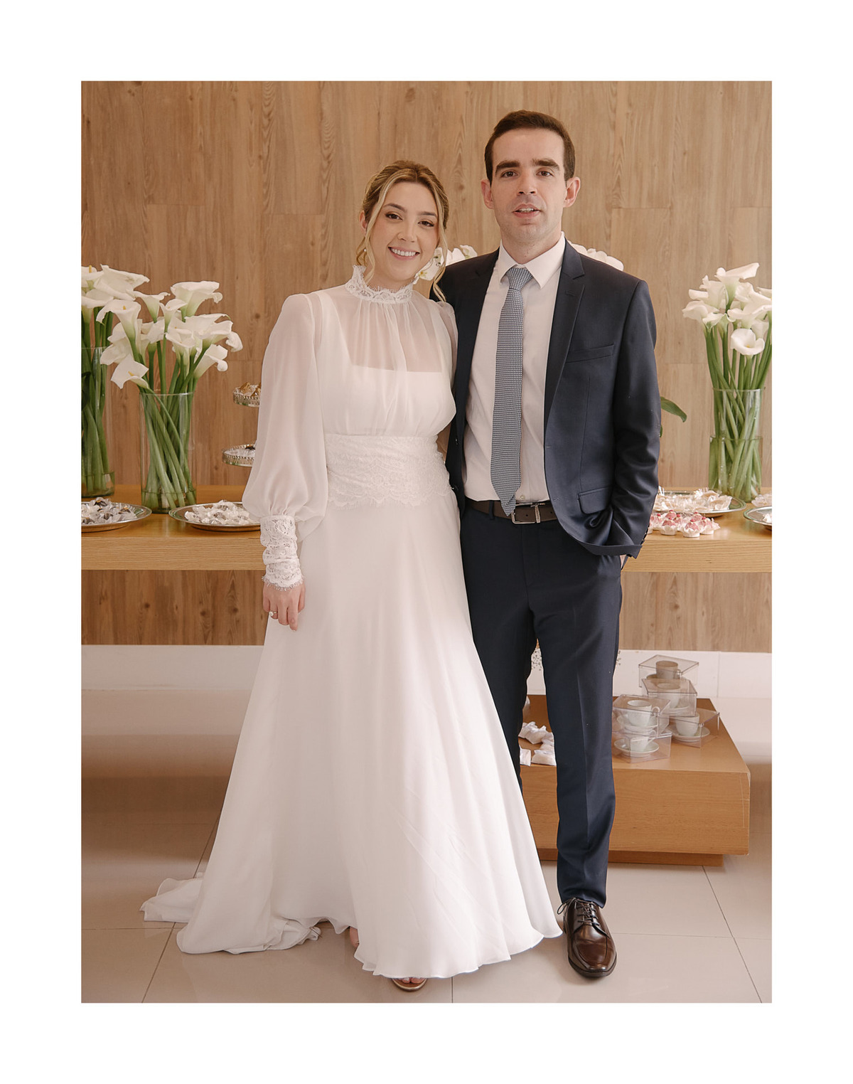 Aliança e Abraço: O Símbolo em Destaque, SJC. O foco na união e no compromisso. Fotógrafo de casamento em São José dos Campos: eternizando os laços com sensibilidade.