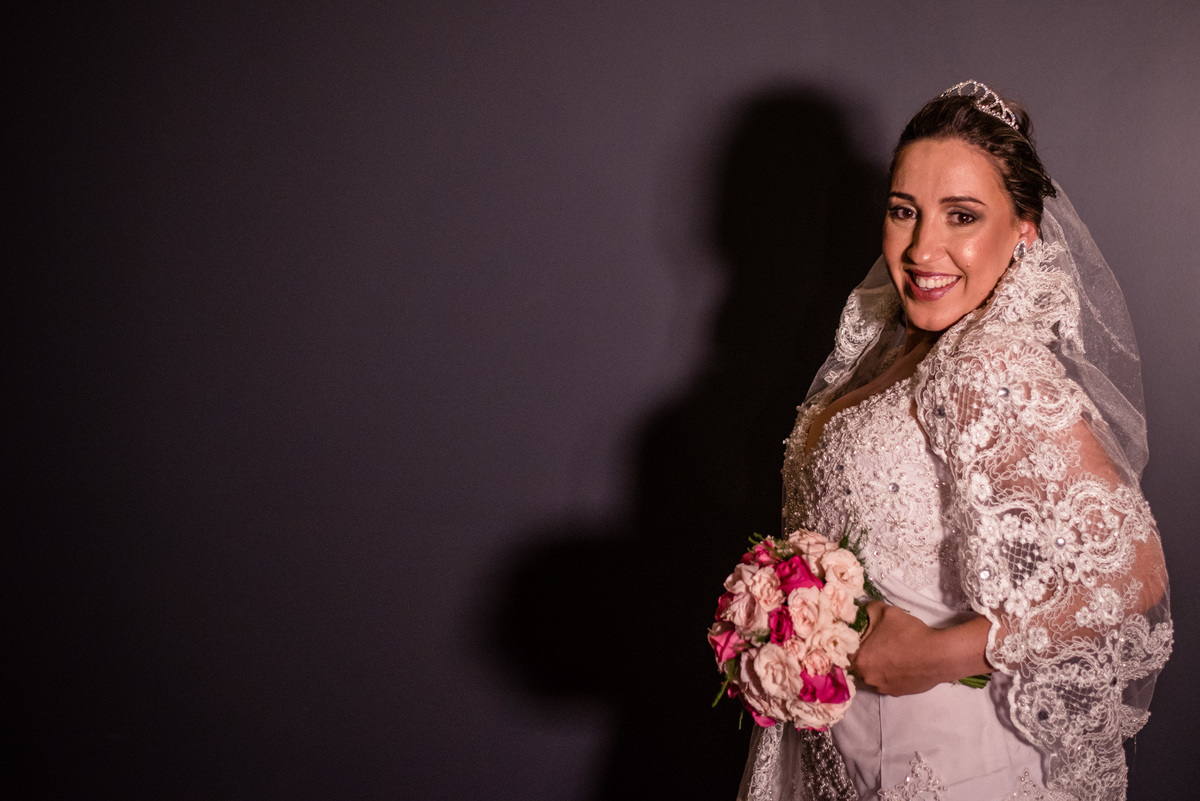 o Buquê de Noiva durante o seu make off feito eduardo e gisely bampi