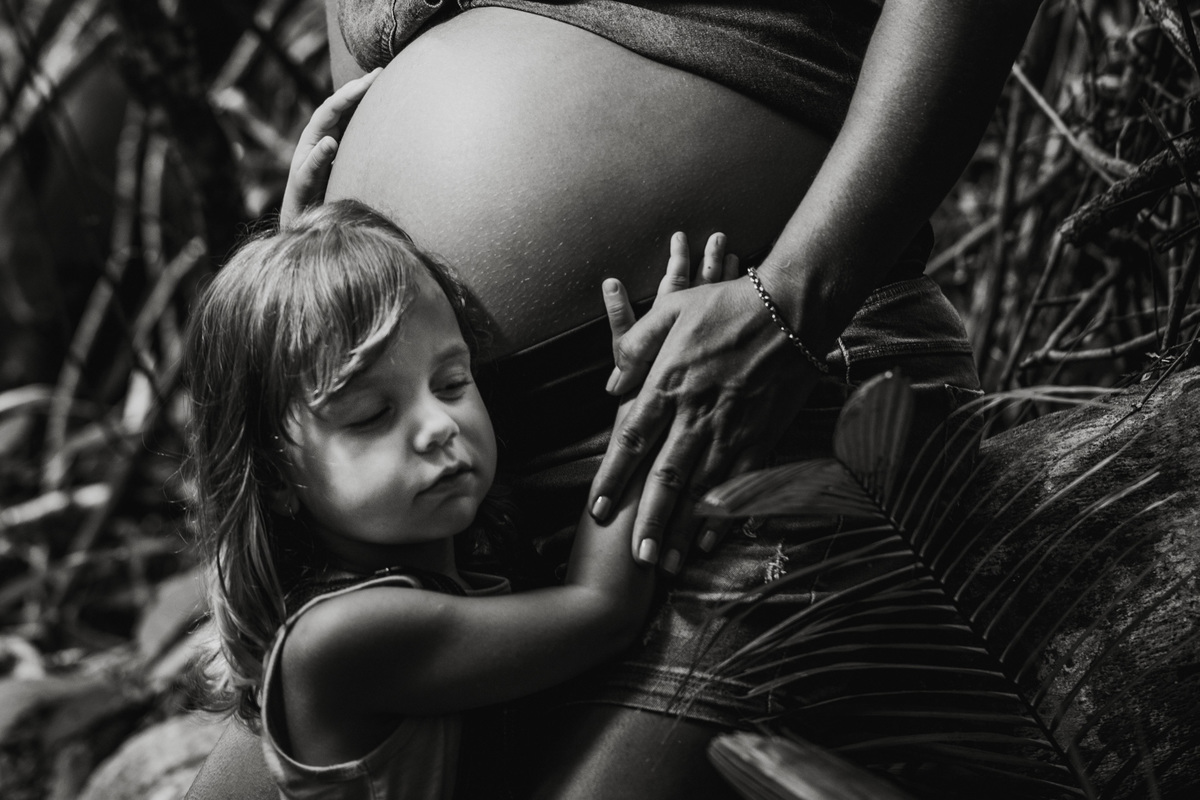 a maninha esperando a chegada do Lorenzo