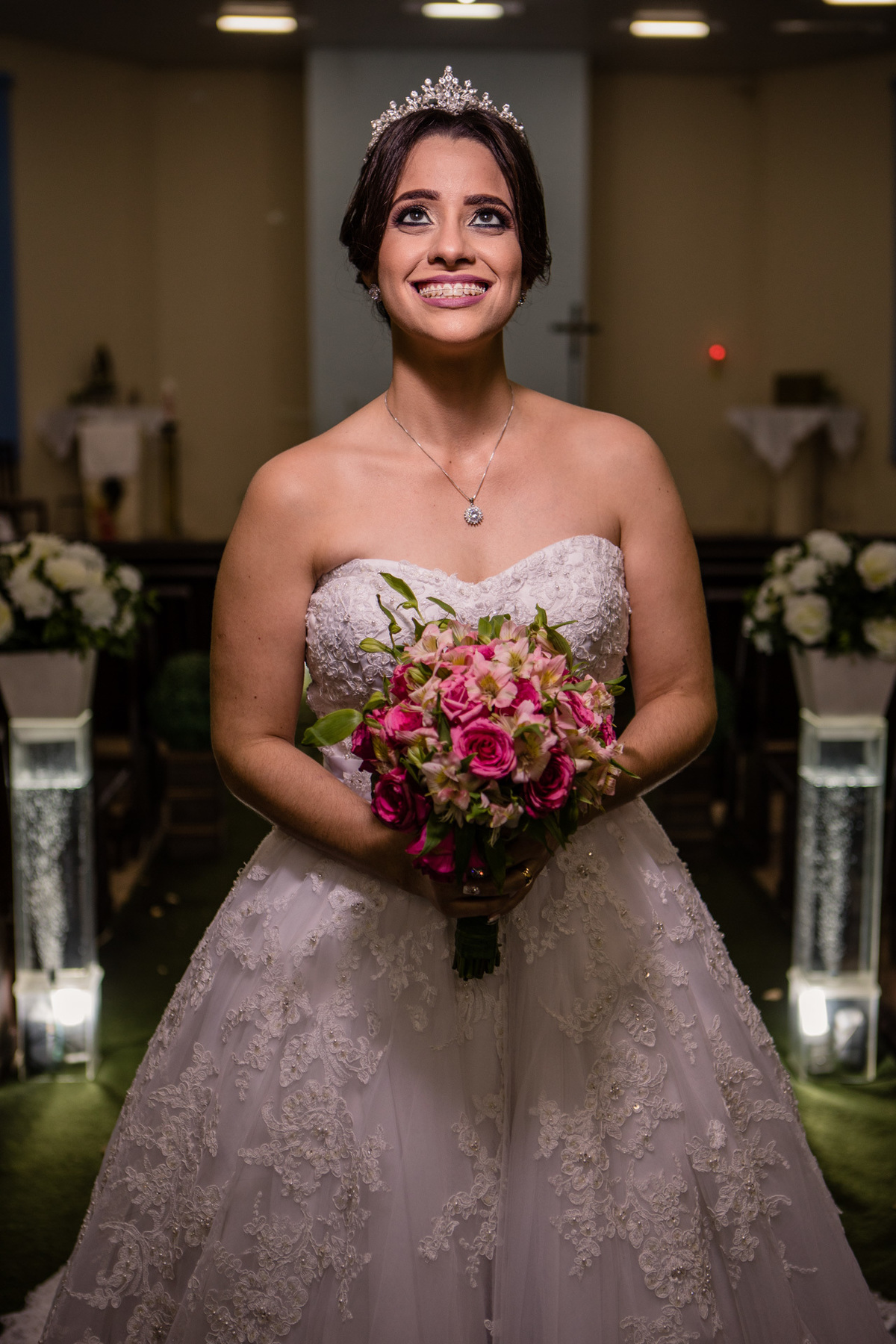 retrato da noiva com o seu buquê em Alcinópolis - MS