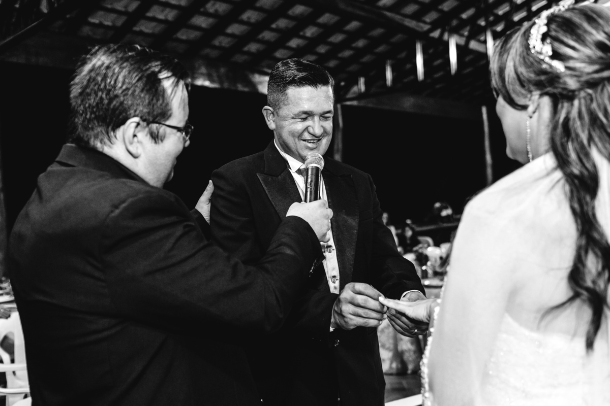 noivo fazendo os seus votos