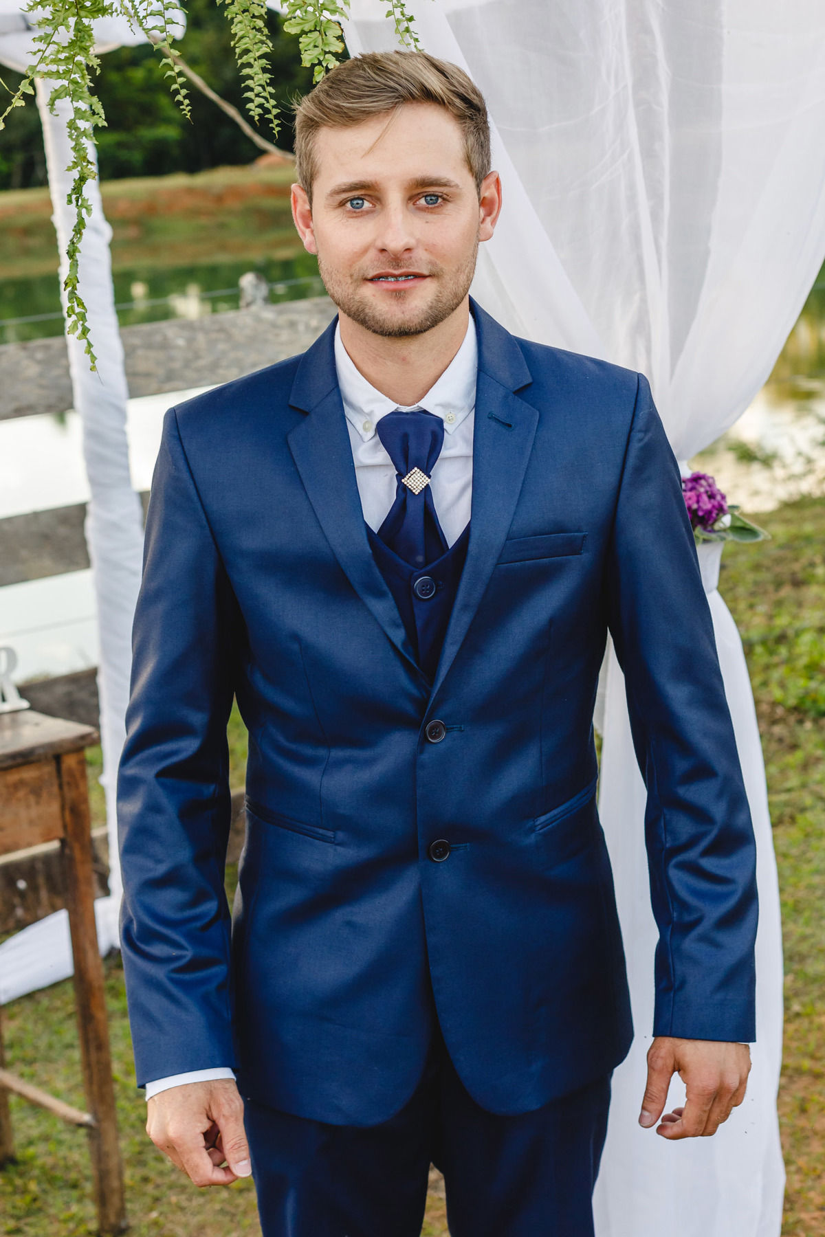 o noivo aguardando e entrada da noiva em alto taquari - mt