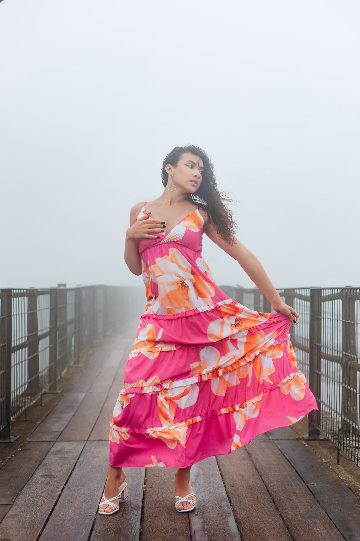 ensaio fotografico book debutante 15 anos ensaio fotográfico book debutante 15 anos paranapiacaba chuva neblina vestidos fusca trem | inspiração ideias criatividade poses modelo | fotografo em Guarujá Ton Prans Fotografia