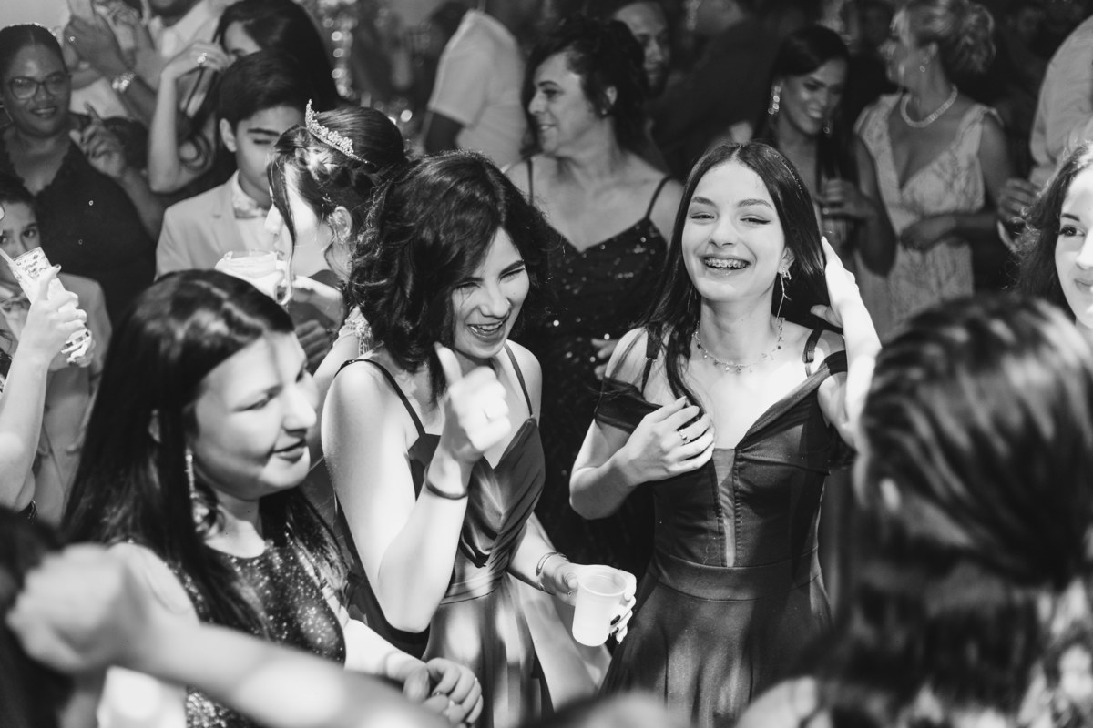 Festa de Aniversário de 15 Anos da Eloisa Marthos no Espaço Atmosphera | sonho de princesa valsa cerimonia vestido inspiração ideias criatividade floral princesa | fotógrafo em Guarujá Ton Prans Fotografia