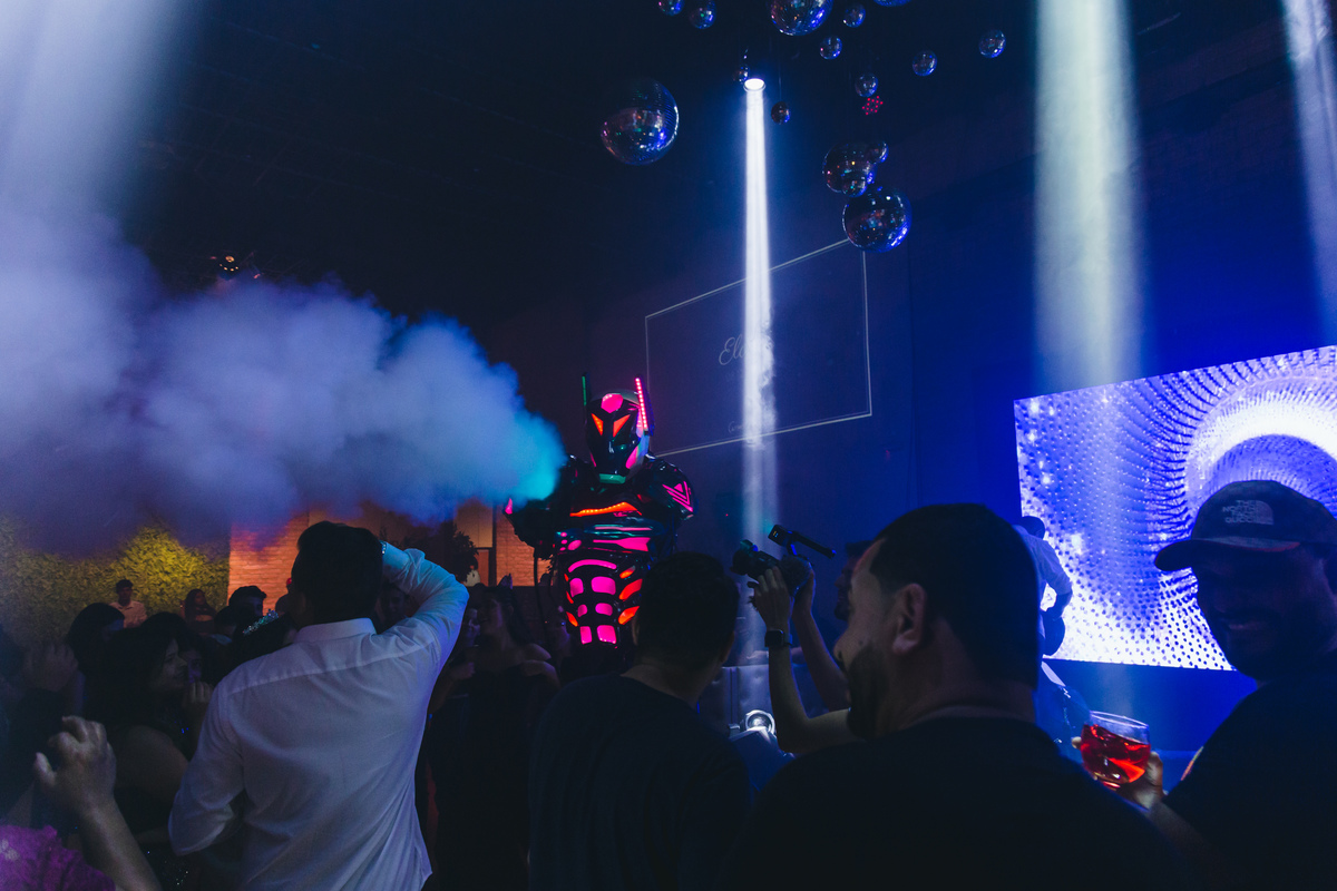 Festa de Aniversário de 15 Anos da Eloisa Marthos no Espaço Atmosphera | sonho de princesa valsa cerimonia vestido inspiração ideias criatividade floral princesa | fotógrafo em Guarujá Ton Prans Fotografia