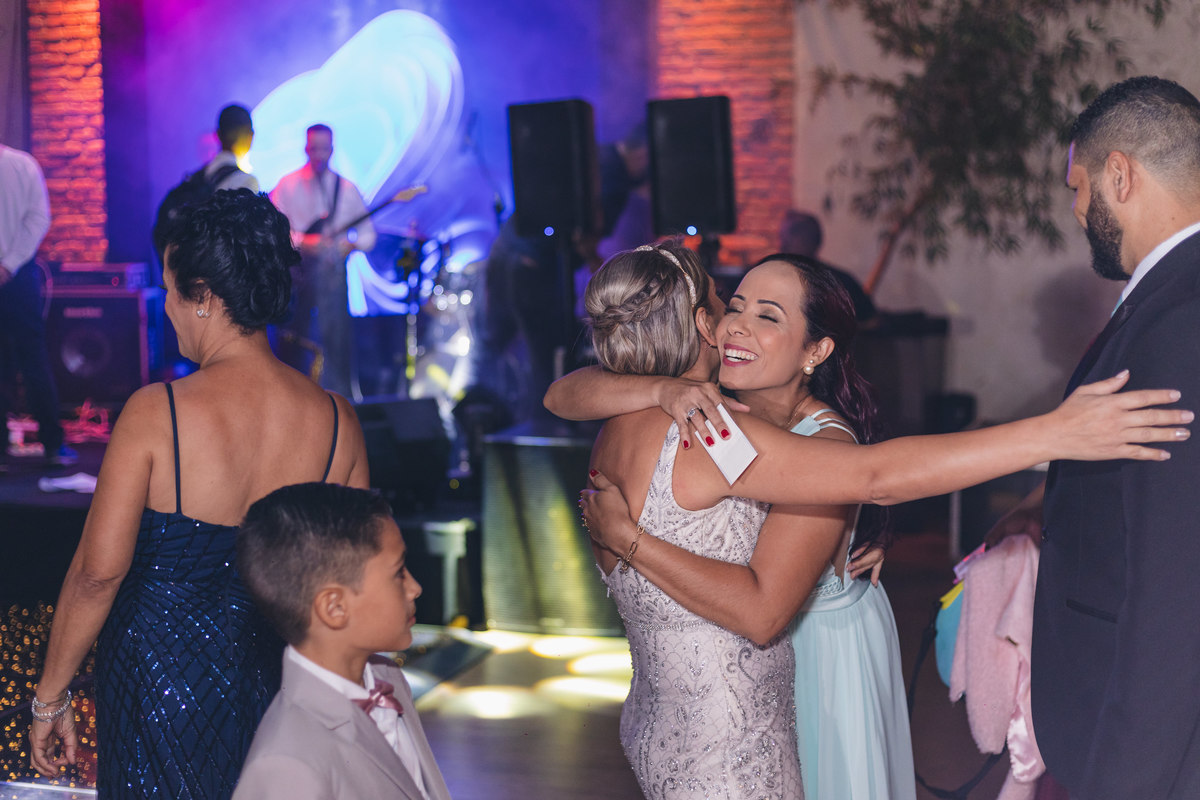 Festa de Aniversário de 15 Anos da Eloisa Marthos no Espaço Atmosphera | sonho de princesa valsa cerimonia vestido inspiração ideias criatividade floral princesa | fotógrafo em Guarujá Ton Prans Fotografia