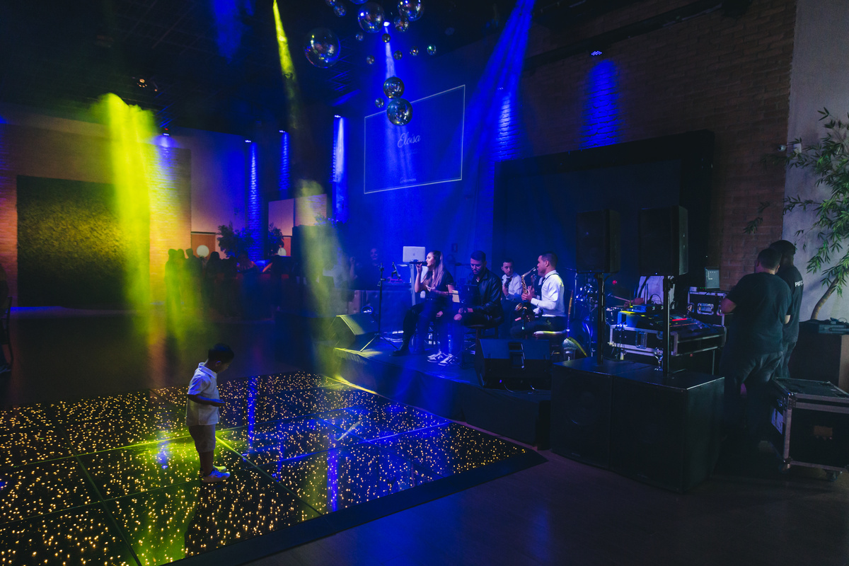 Festa de Aniversário de 15 Anos da Eloisa Marthos no Espaço Atmosphera | sonho de princesa valsa cerimonia vestido inspiração ideias criatividade floral princesa | fotógrafo em Guarujá Ton Prans Fotografia