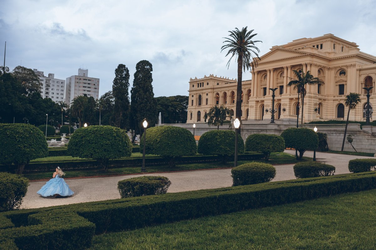 ensaio fotografico book debutante 15 anos ensaio fotográfico book debutante 15 anos museu ipiranga realeza vestido princesa Disney Cinderela Cinderella | inspiração ideias criatividade poses modelo | fotografo em Guarujá Ton Prans Fotografia