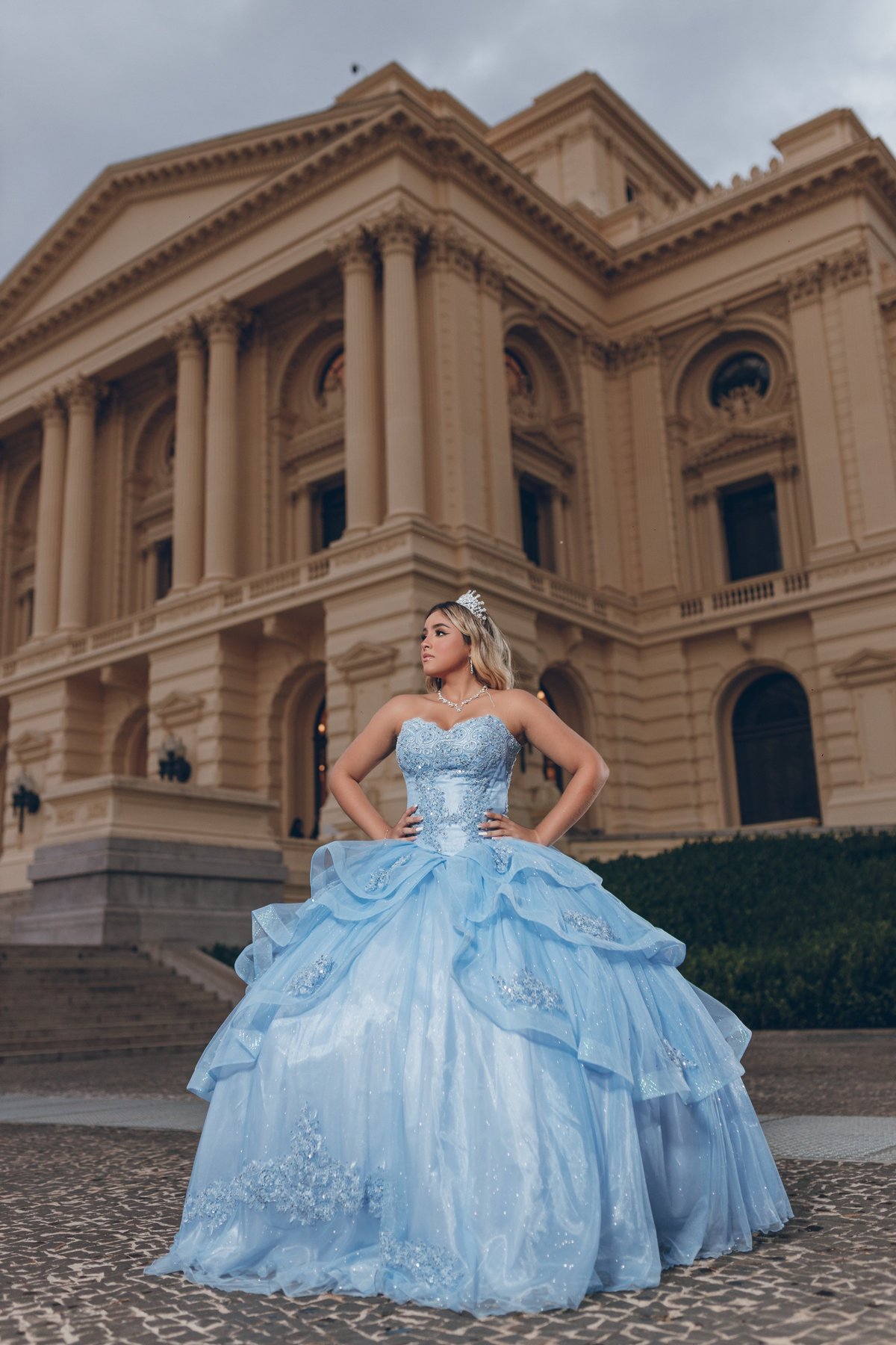 ensaio fotografico book debutante 15 anos ensaio fotográfico book debutante 15 anos museu ipiranga realeza vestido princesa Disney Cinderela Cinderella | inspiração ideias criatividade poses modelo | fotografo em Guarujá Ton Prans Fotografia