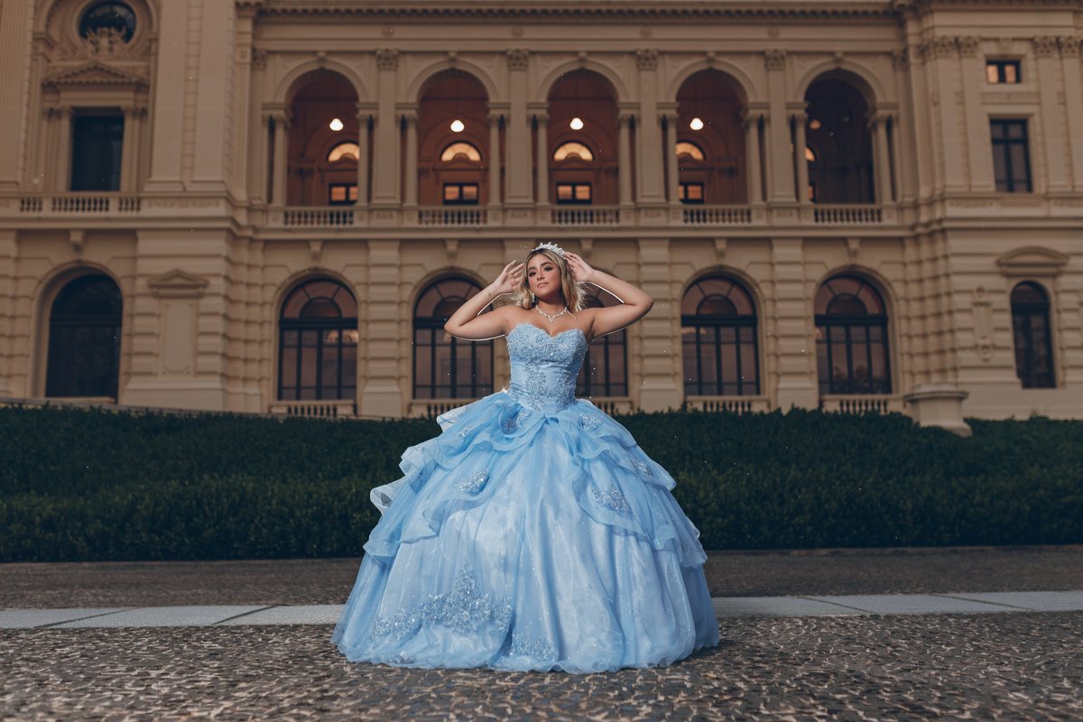 ensaio fotografico book debutante 15 anos ensaio fotográfico book debutante 15 anos museu ipiranga realeza vestido princesa Disney Cinderela Cinderella | inspiração ideias criatividade poses modelo | fotografo em Guarujá Ton Prans Fotografia
