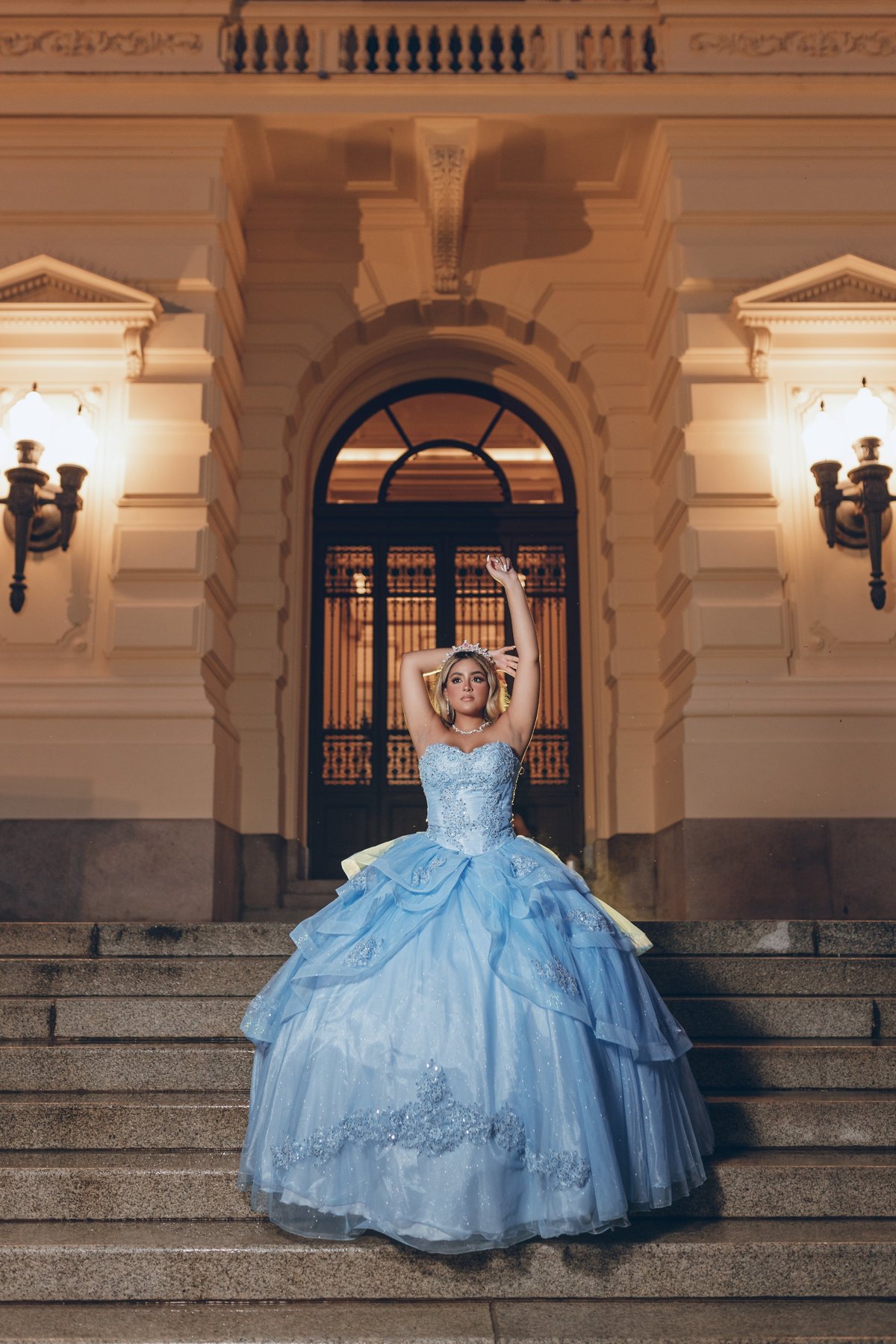 ensaio fotografico book debutante 15 anos ensaio fotográfico book debutante 15 anos museu ipiranga realeza vestido princesa Disney Cinderela Cinderella | inspiração ideias criatividade poses modelo | fotografo em Guarujá Ton Prans Fotografia