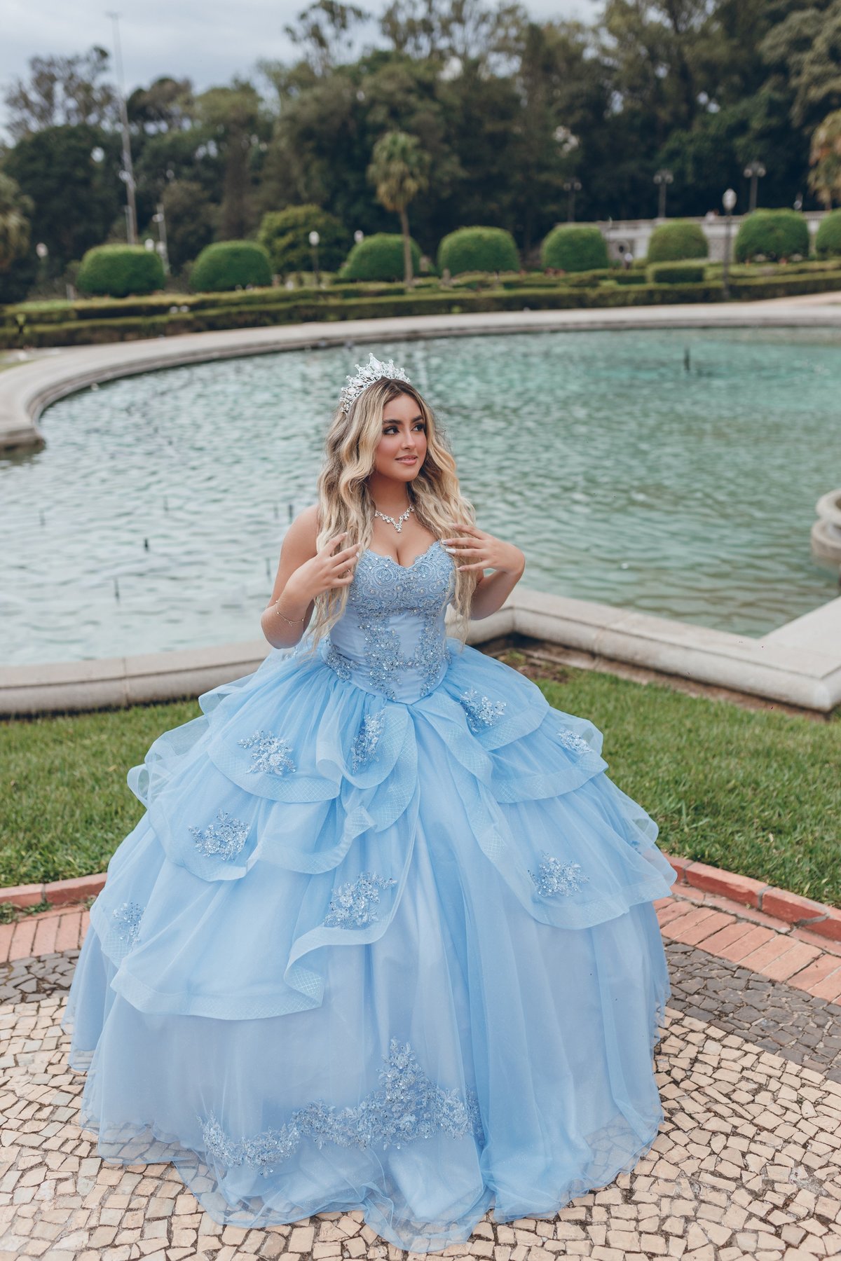 ensaio fotografico book debutante 15 anos ensaio fotográfico book debutante 15 anos museu ipiranga realeza vestido princesa Disney Cinderela Cinderella | inspiração ideias criatividade poses modelo | fotografo em Guarujá Ton Prans Fotografia