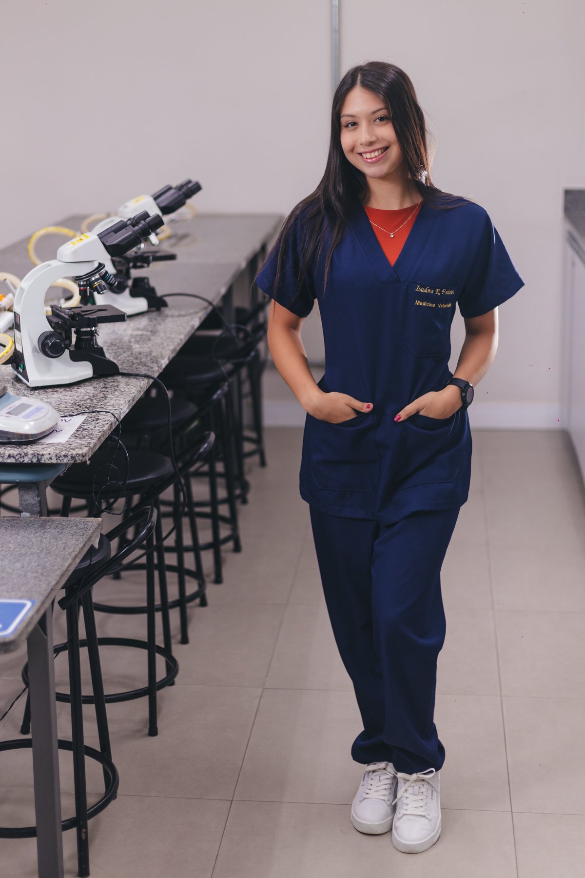 ensaio de formatura dos formandos de veterinária da universidade São Judas Campus Unimonte vestindo jaleco, pijama