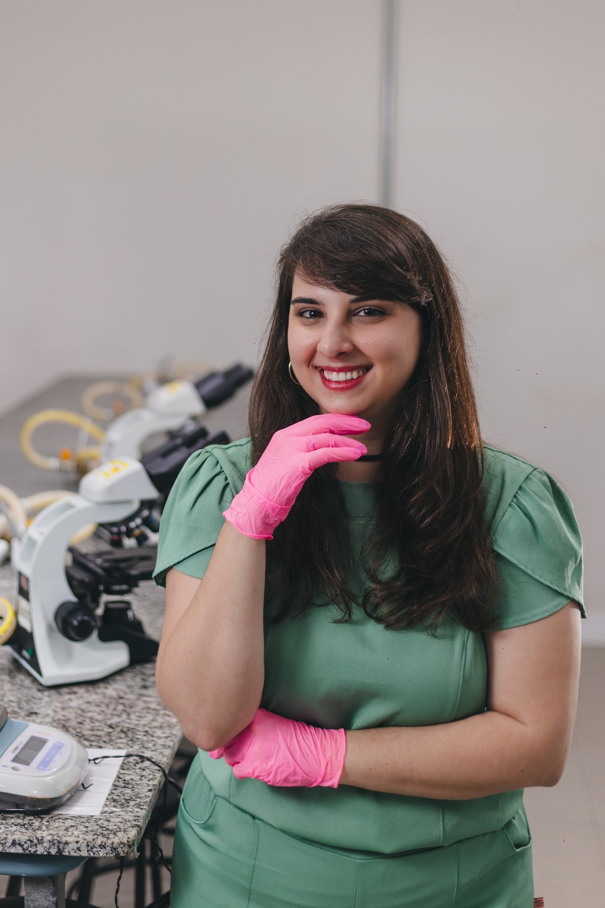 ensaio de formatura dos formandos de veterinária da universidade São Judas Campus Unimonte vestindo jaleco, pijama