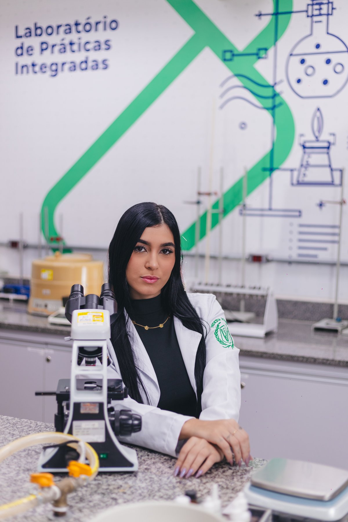 ensaio de formatura dos formandos de veterinária da universidade São Judas Campus Unimonte vestindo jaleco, pijama
