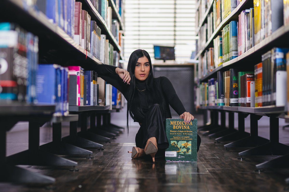 ensaio de formatura dos formandos de veterinária da universidade São Judas Campus Unimonte vestindo jaleco, pijama