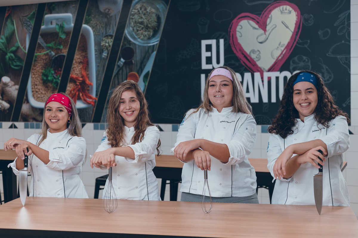 ensaio de formatura dos formandos de gastronomia da Universidade Católica de Santos, vestindo chef doula, cozinha, culinária