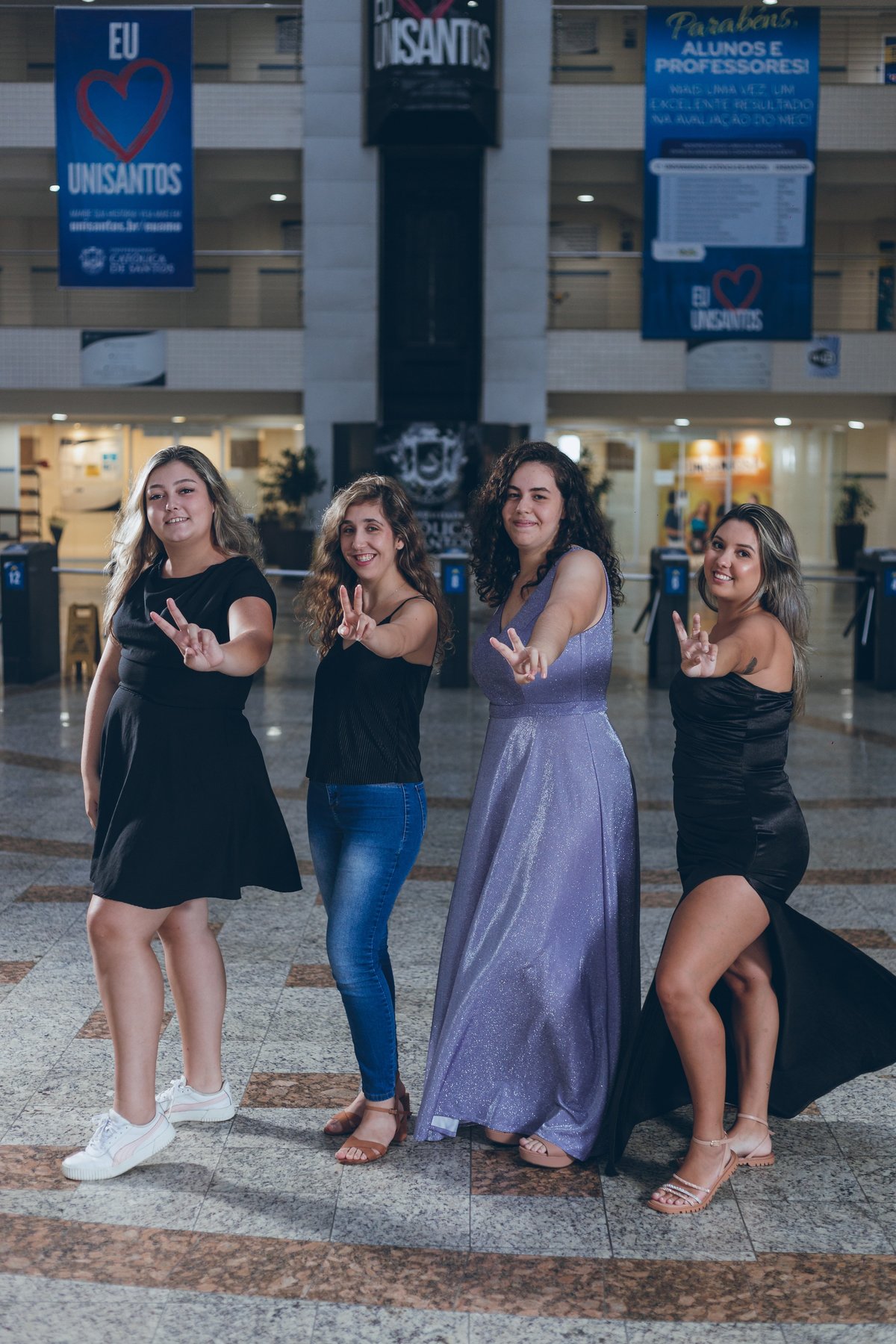 ensaio de formatura dos formandos de gastronomia da Universidade Católica de Santos, vestindo chef doula, cozinha, culinária
