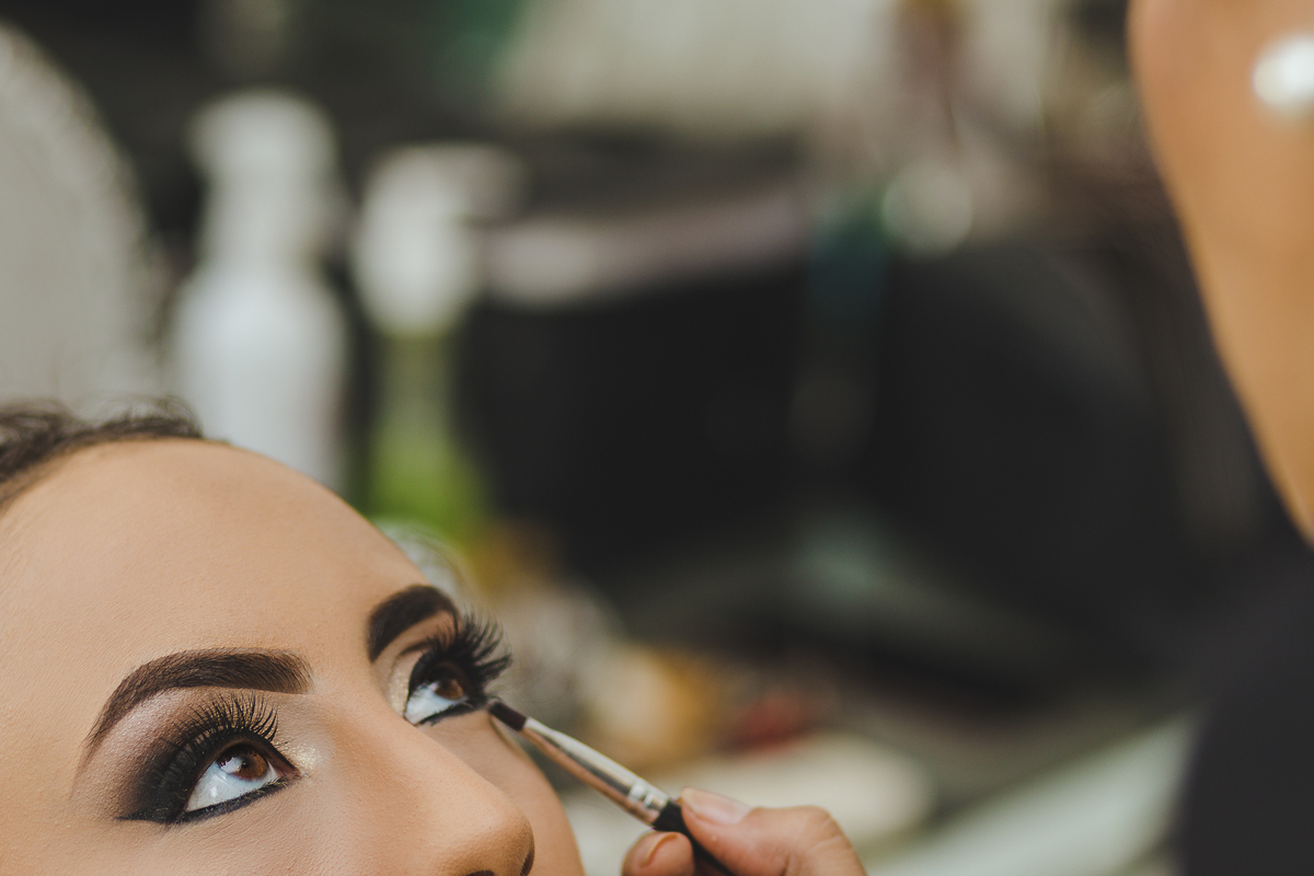 fotografia making of debutante 15 anos no Studio Bruna Lira e Suzana Filiero maquiagem makeup make | fotografo em Guaruja Ton Prans Fotografia