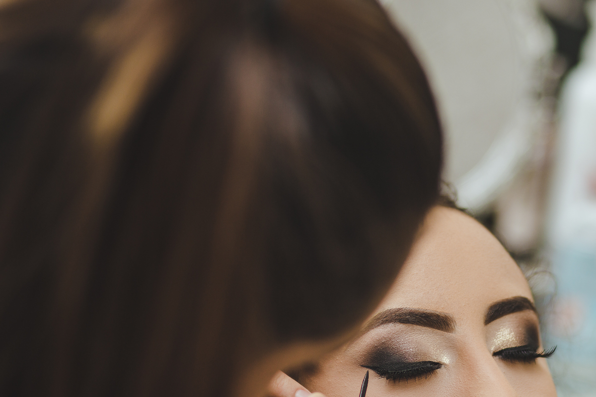 fotografia making of debutante 15 anos no Studio Bruna Lira e Suzana Filiero maquiagem makeup make | fotografo em Guaruja Ton Prans Fotografia