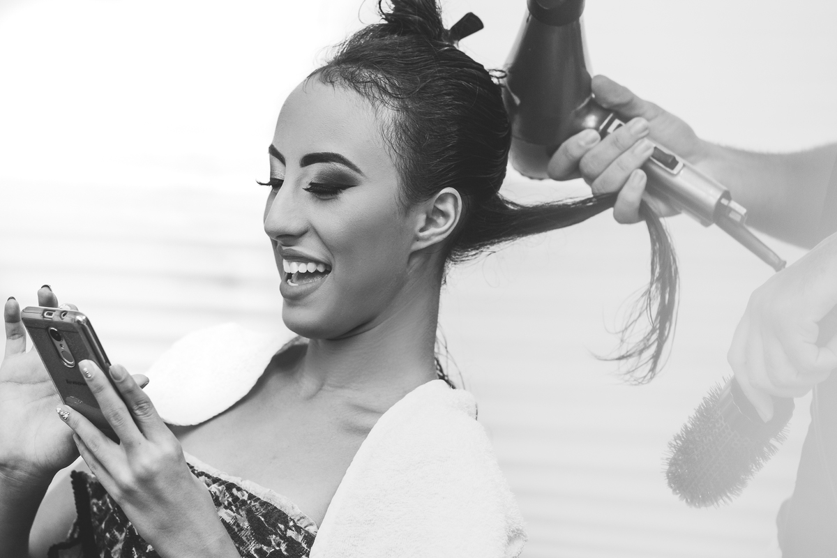 fotografia making of debutante 15 anos no Studio Bruna Lira e Suzana Filiero maquiagem makeup make | fotografo em Guaruja Ton Prans Fotografia