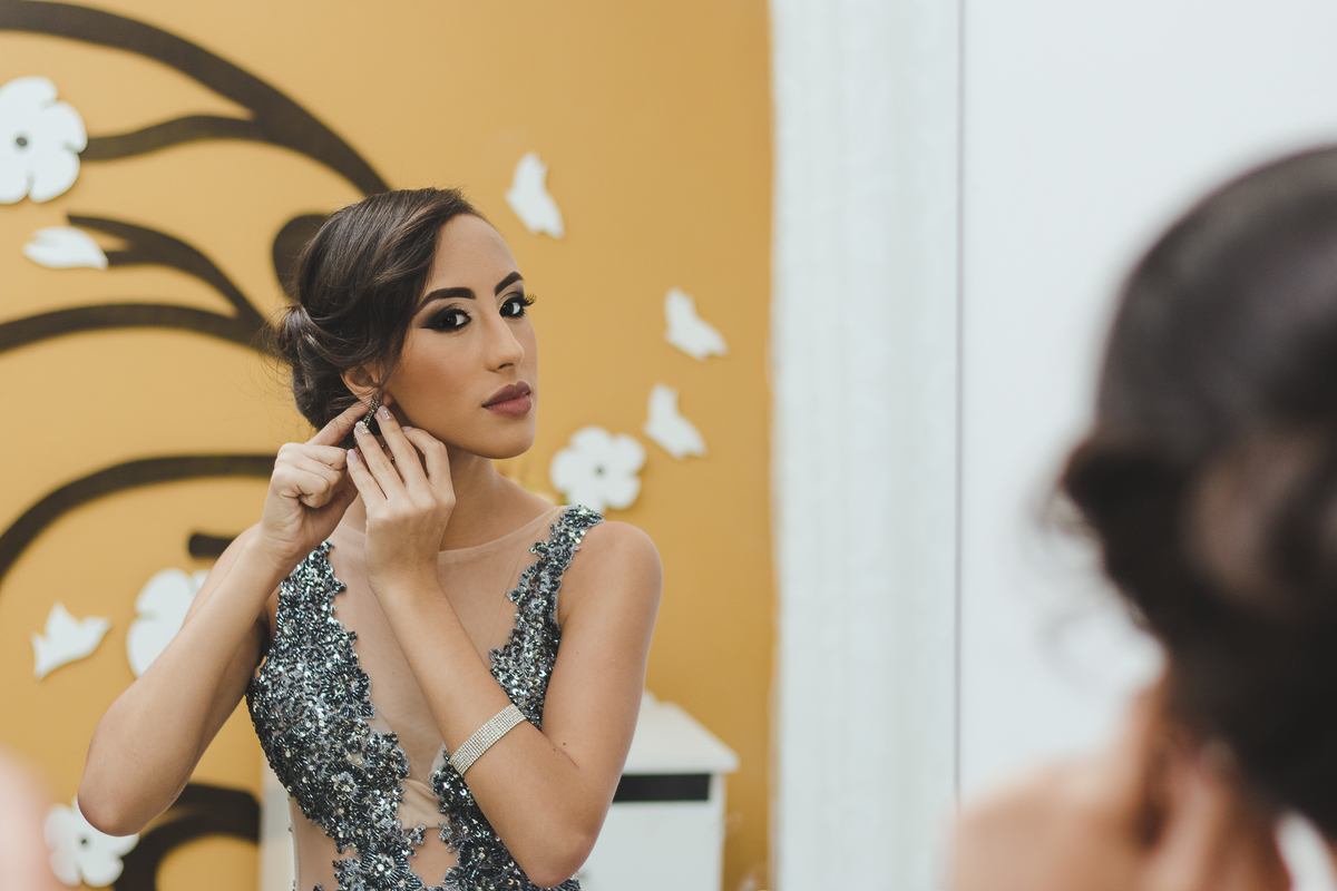 fotografia making of debutante 15 anos no Studio Bruna Lira e Suzana Filiero maquiagem makeup make | fotografo em Guaruja Ton Prans Fotografia