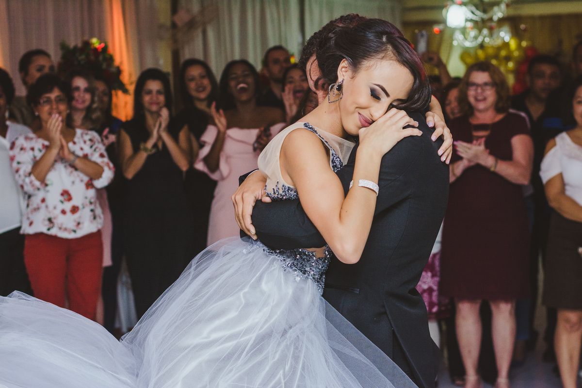 festa aniversario debutante 15 anos no Alegrias Buffet no Guarujá | sonho de princesa valsa dança balada cerimonia vestido inspiracao ideias criatividade decoracao | fotografo em Guaruja Ton Prans Fotografia