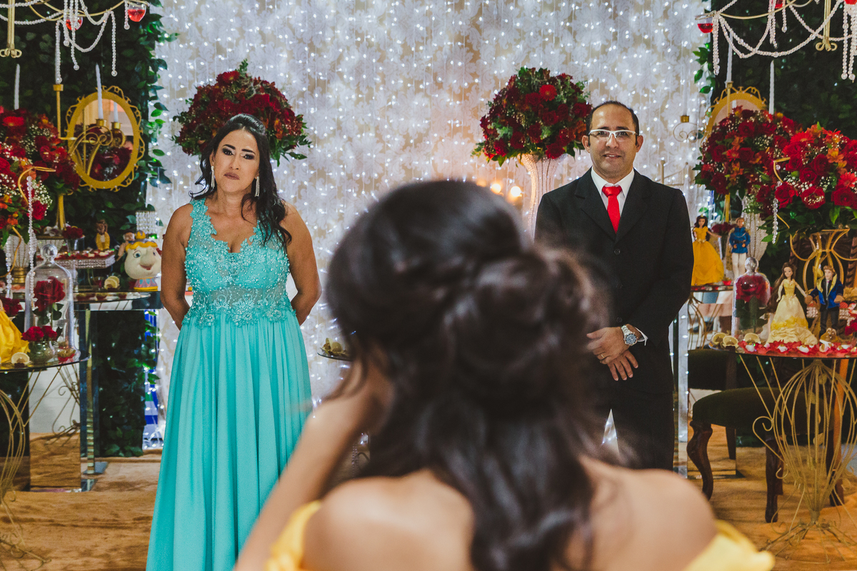 festa aniversario debutante 15 anos no Alegrias Buffet no Guarujá | sonho de princesa valsa dança balada cerimonia vestido inspiracao ideias criatividade decoracao | fotografo em Guaruja Ton Prans Fotografia