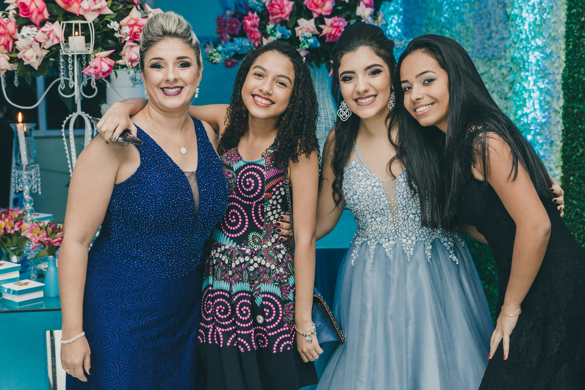 festa aniversario debutante 15 anos no Guarujá Salão de Festas Porto & Ventos | sonho de princesa valsa dança balada cerimonia vestido inspiracao ideias criatividade decoracao | fotografo em Guaruja Ton Prans Fotografia