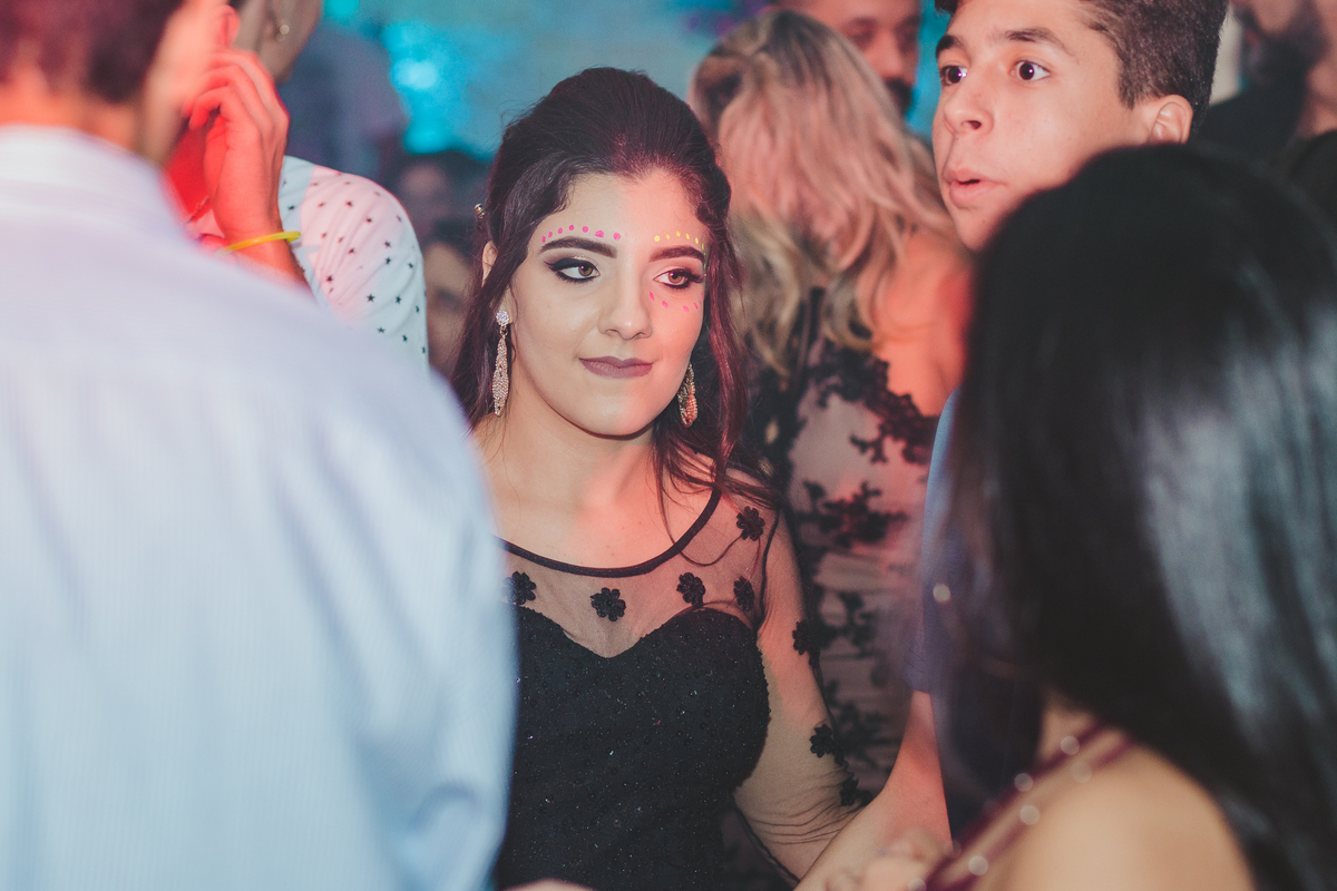 festa aniversario debutante 15 anos no Guarujá Salão de Festas Porto & Ventos | sonho de princesa valsa dança balada cerimonia vestido inspiracao ideias criatividade decoracao | fotografo em Guaruja Ton Prans Fotografia