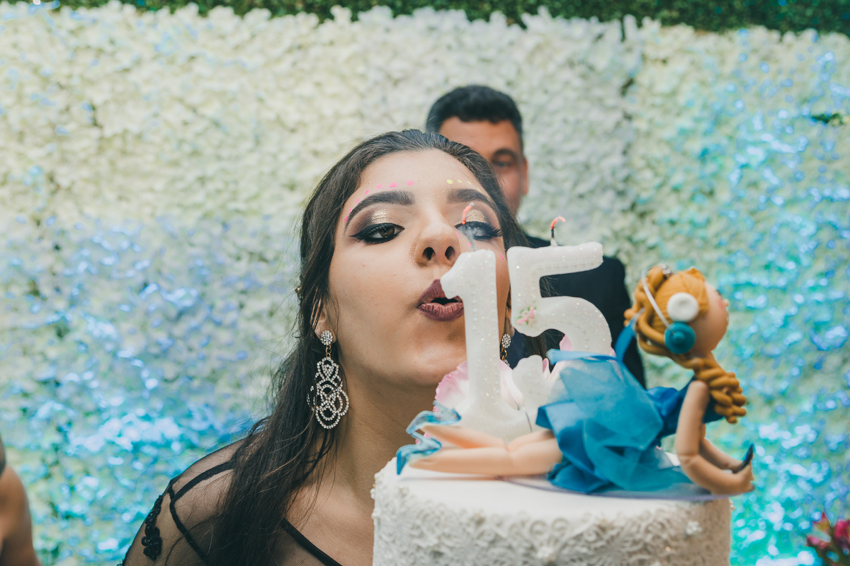 festa aniversario debutante 15 anos no Guarujá Salão de Festas Porto & Ventos | sonho de princesa valsa dança balada cerimonia vestido inspiracao ideias criatividade decoracao | fotografo em Guaruja Ton Prans Fotografia
