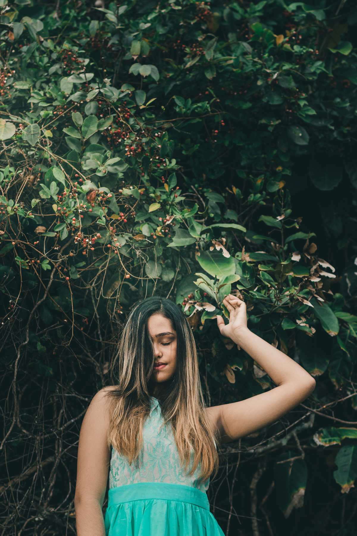 ensaio fotografico book debutante 15 anos na praia das Conchas no Guarujá | inspiracao ideias criatividade poses modelo | fotografo em Guaruja Ton Prans Fotografia