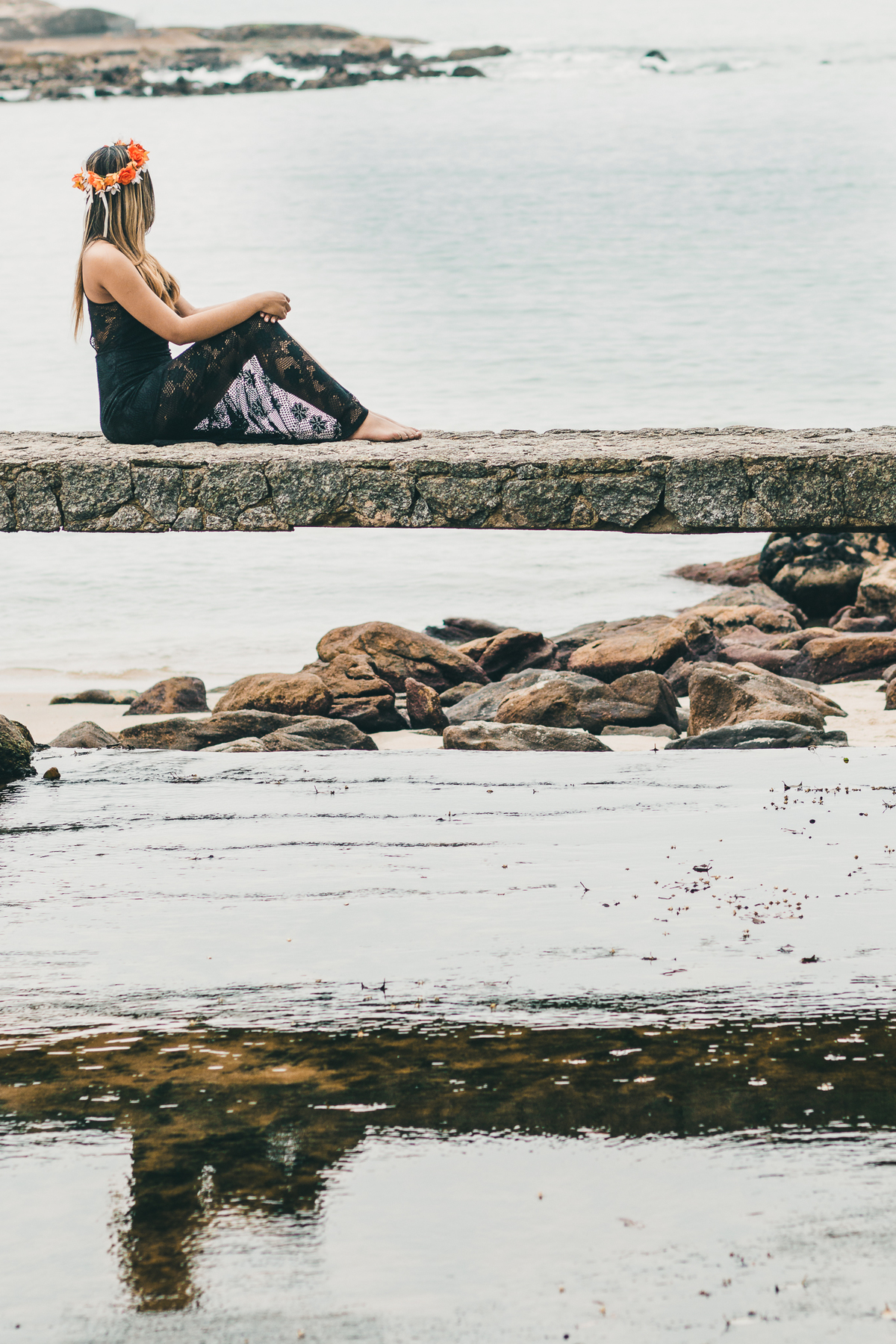 ensaio fotografico book debutante 15 anos na praia das Conchas no Guarujá | inspiracao ideias criatividade poses modelo | fotografo em Guaruja Ton Prans Fotografia