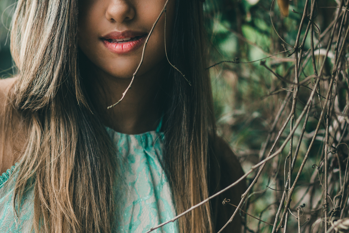 ensaio fotografico book debutante 15 anos na praia das Conchas no Guarujá | inspiracao ideias criatividade poses modelo | fotografo em Guaruja Ton Prans Fotografia