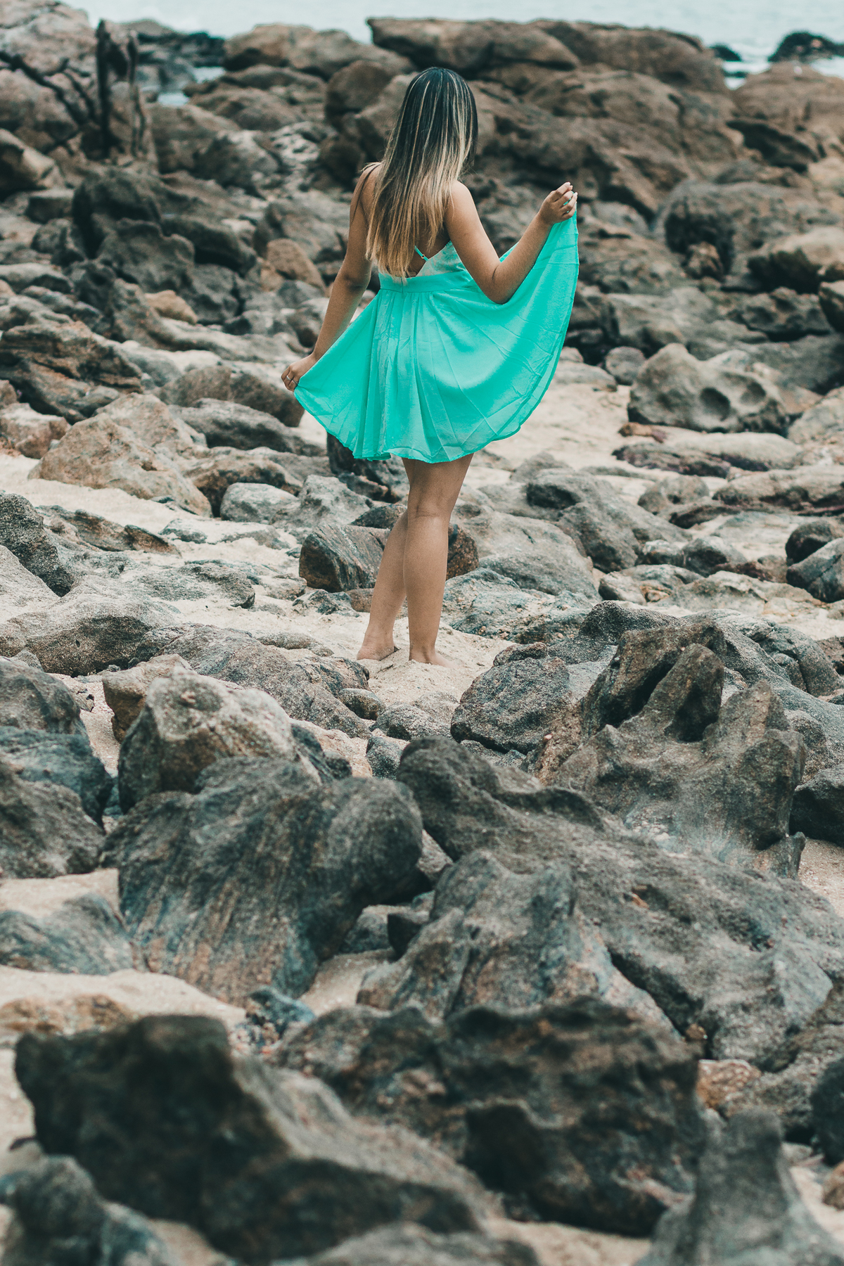 ensaio fotografico book debutante 15 anos na praia das Conchas no Guarujá | inspiracao ideias criatividade poses modelo | fotografo em Guaruja Ton Prans Fotografia