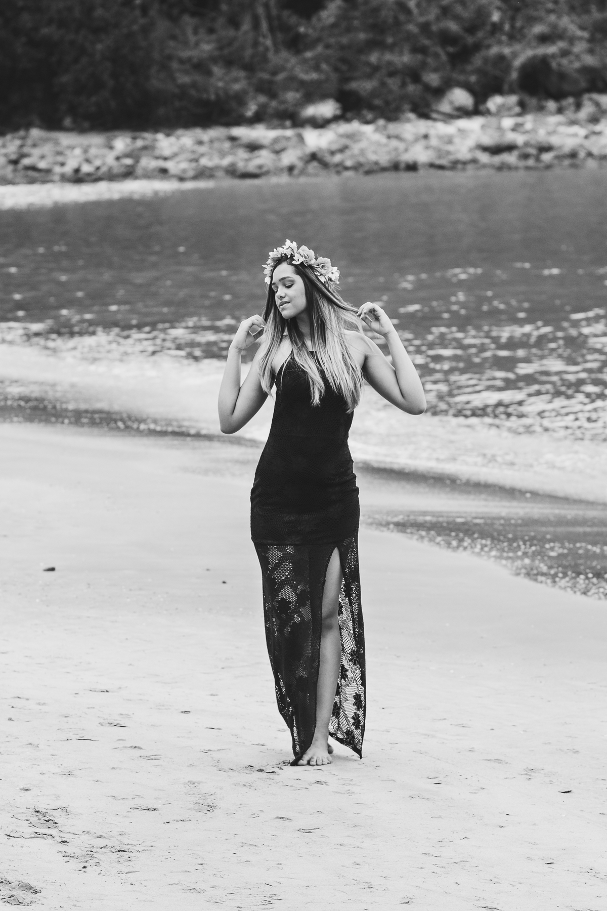 ensaio fotografico book debutante 15 anos na praia das Conchas no Guarujá | inspiracao ideias criatividade poses modelo | fotografo em Guaruja Ton Prans Fotografia