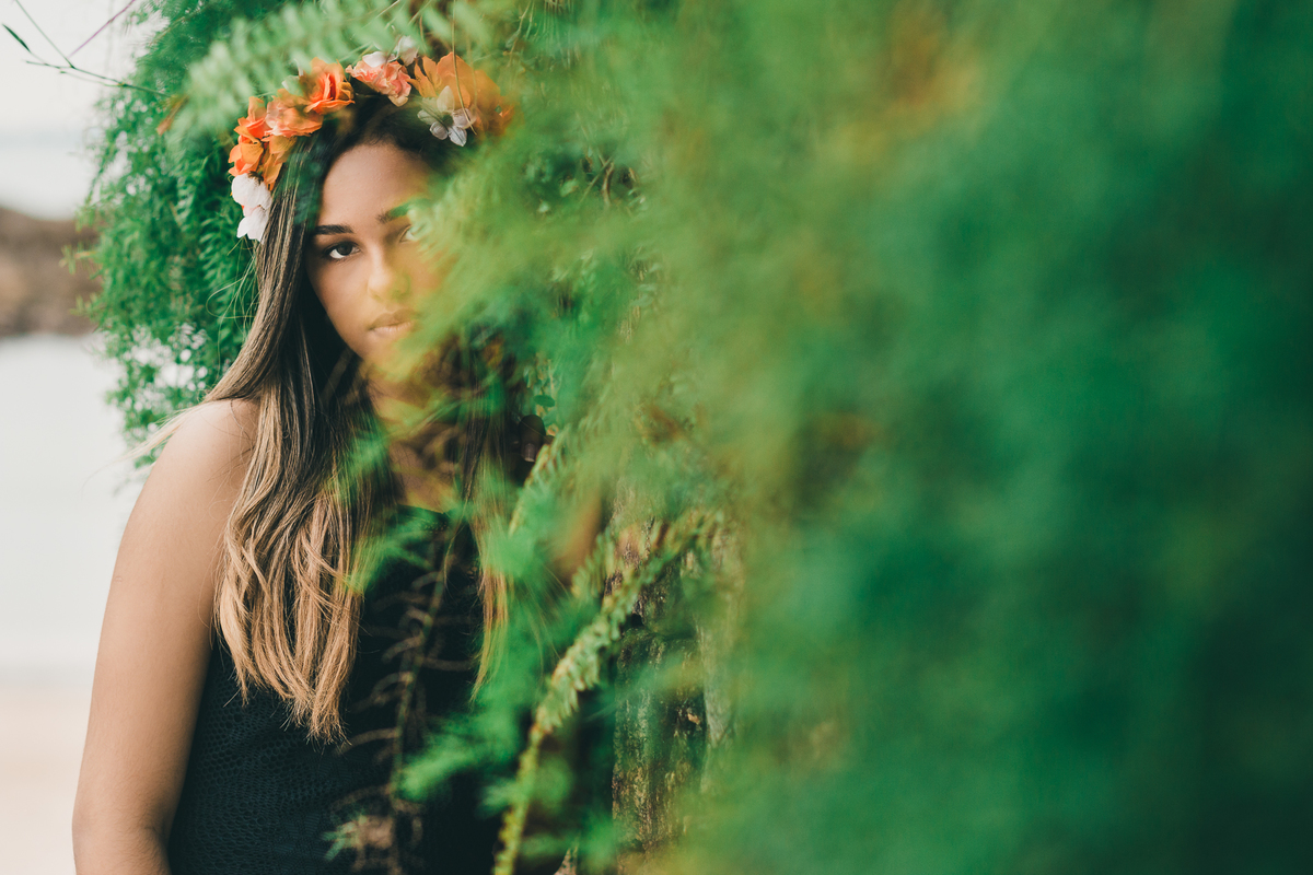ensaio fotografico book debutante 15 anos na praia das Conchas no Guarujá | inspiracao ideias criatividade poses modelo | fotografo em Guaruja Ton Prans Fotografia