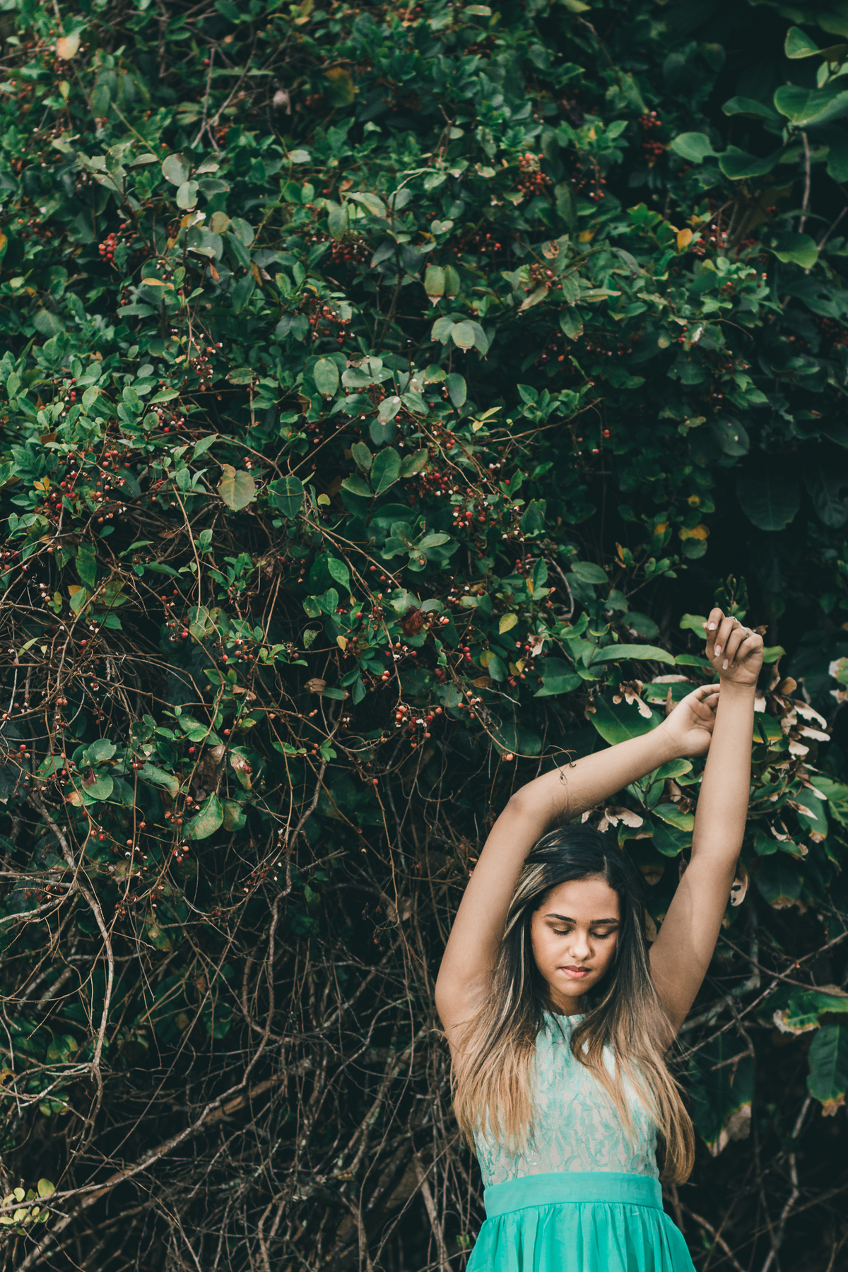ensaio fotografico book debutante 15 anos na praia das Conchas no Guarujá | inspiracao ideias criatividade poses modelo | fotografo em Guaruja Ton Prans Fotografia