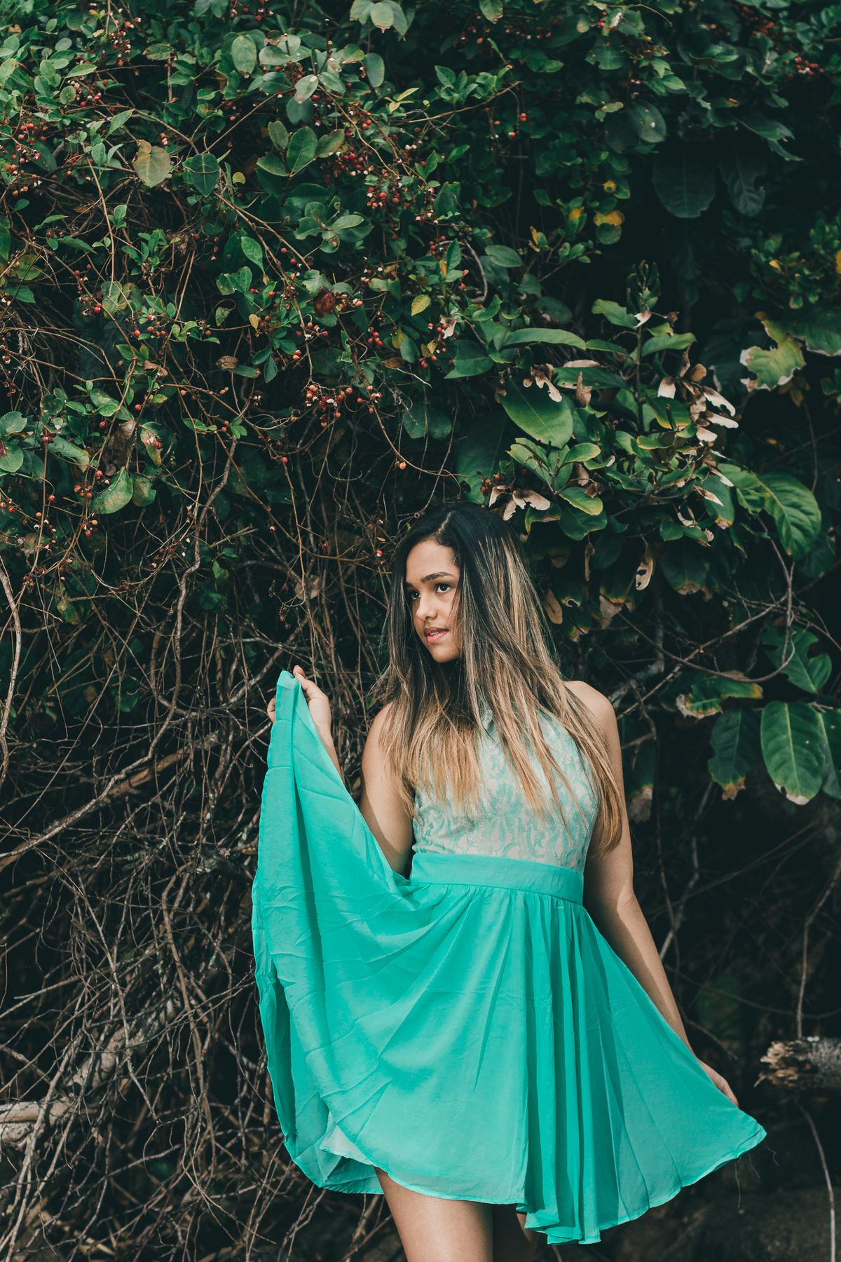 ensaio fotografico book debutante 15 anos na praia das Conchas no Guarujá | inspiracao ideias criatividade poses modelo | fotografo em Guaruja Ton Prans Fotografia