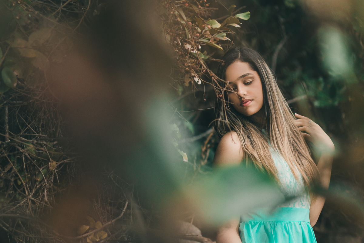 ensaio fotografico book debutante 15 anos na praia das Conchas no Guarujá | inspiracao ideias criatividade poses modelo | fotografo em Guaruja Ton Prans Fotografia