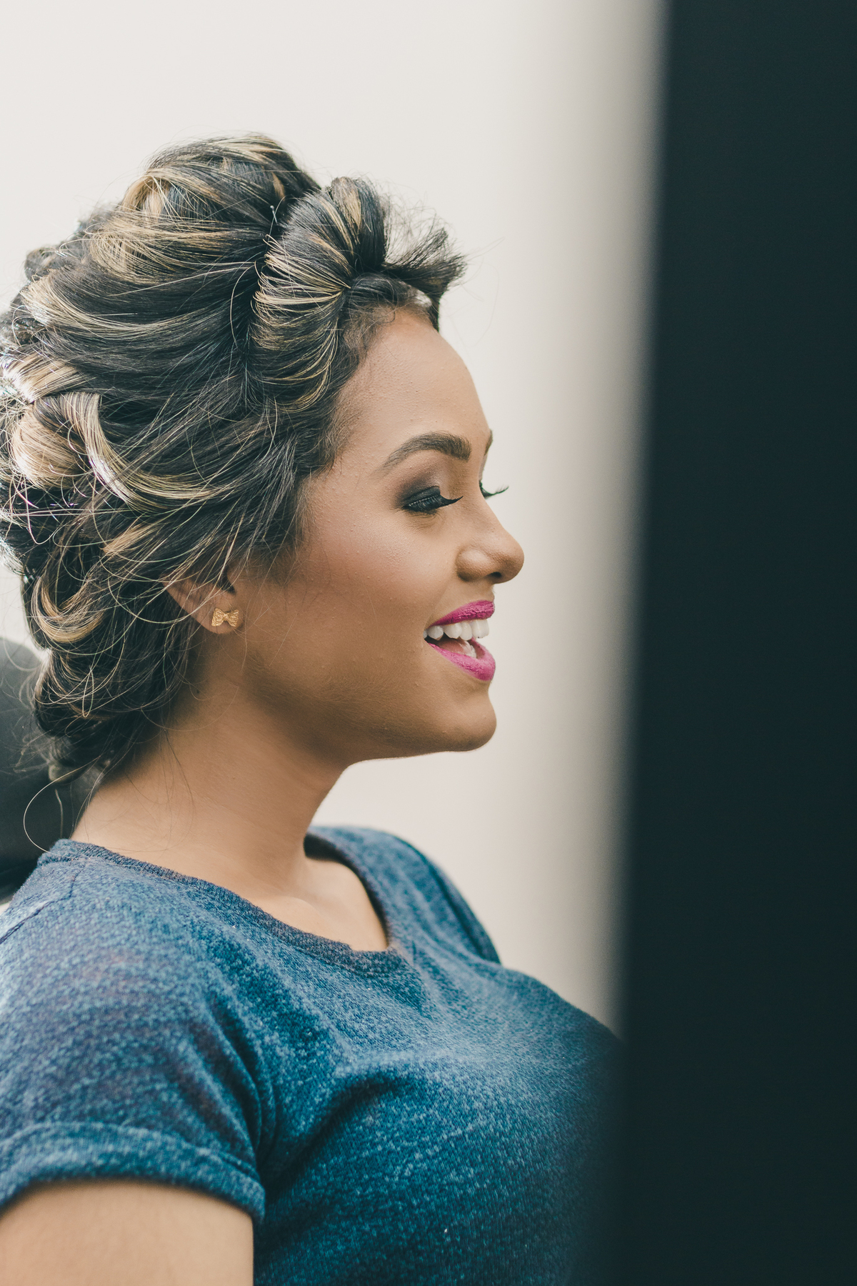 making of debutante 15 anos no Instituto Profissionalizante Erika Nogueira | maquiagem makeup make delineado batom | fotografo em Guaruja Ton Prans Fotografia