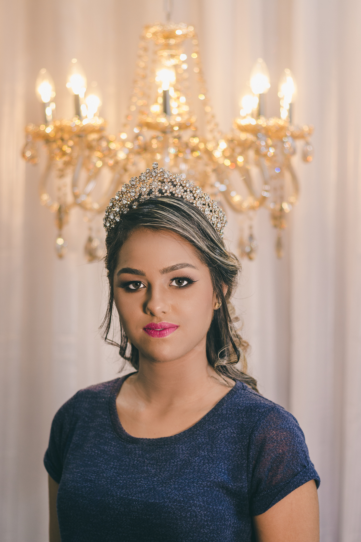 making of debutante 15 anos no Instituto Profissionalizante Erika Nogueira | maquiagem makeup make delineado batom | fotografo em Guaruja Ton Prans Fotografia